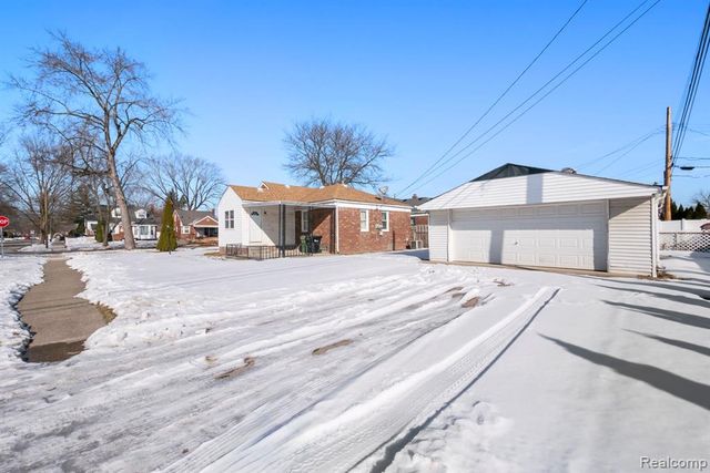 7739 Rosedale Boulevard, Allen Park, MI 48101