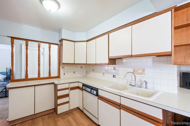 7739 Rosedale Boulevard, Allen Park, MI 48101