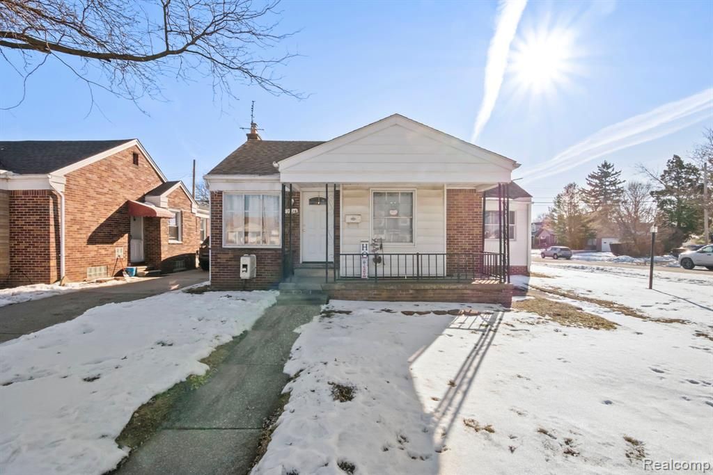7739 Rosedale Boulevard, Allen Park, MI 48101