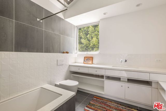 1407 Oak Street, Santa Monica, CA 90405
