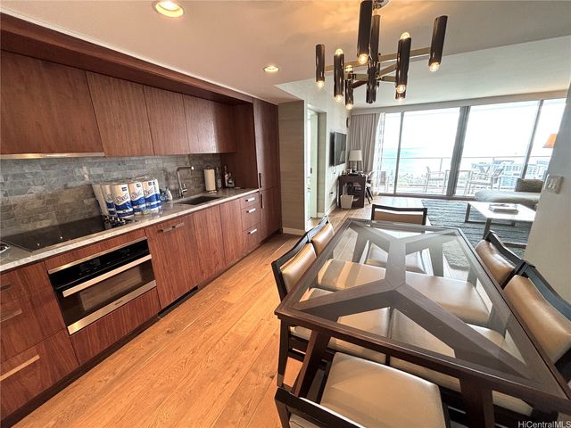 383 Kalaimoku Street 3107, Honolulu, HI 96815