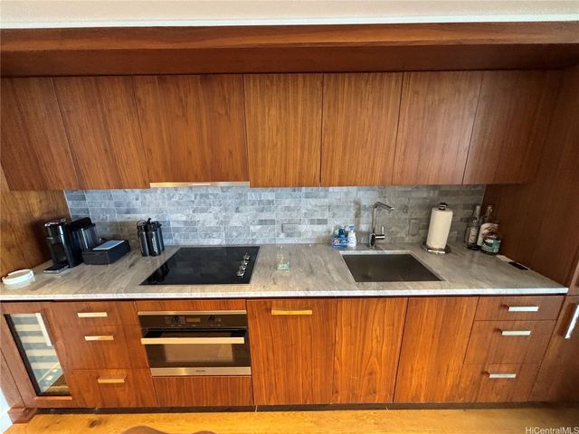 383 Kalaimoku Street 3107, Honolulu, HI 96815