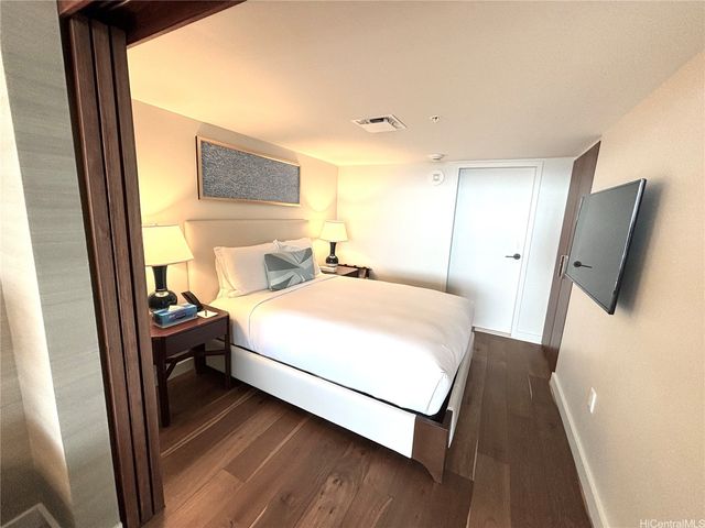 383 Kalaimoku Street 3107, Honolulu, HI 96815