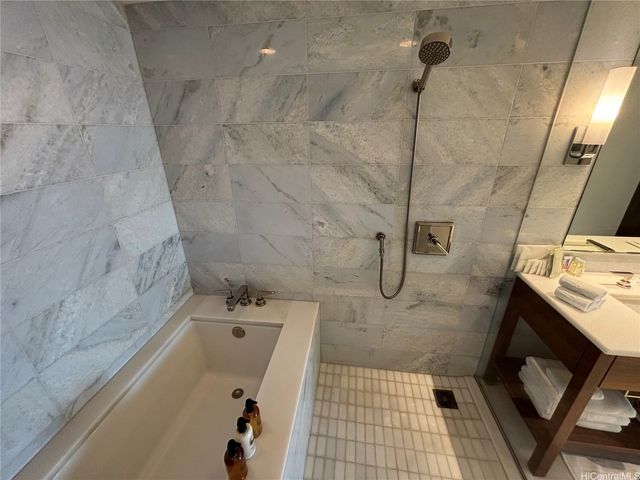 383 Kalaimoku Street 3107, Honolulu, HI 96815