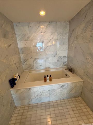 383 Kalaimoku Street 3107, Honolulu, HI 96815