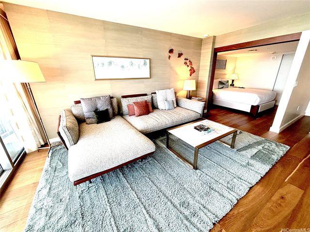 383 Kalaimoku Street 3107, Honolulu, HI 96815