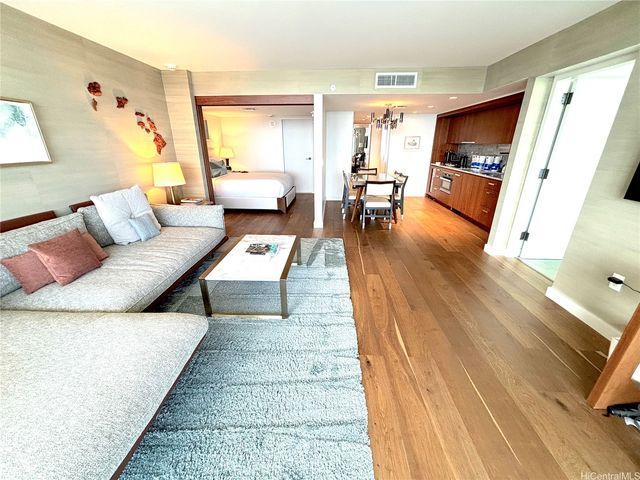 383 Kalaimoku Street 3107, Honolulu, HI 96815