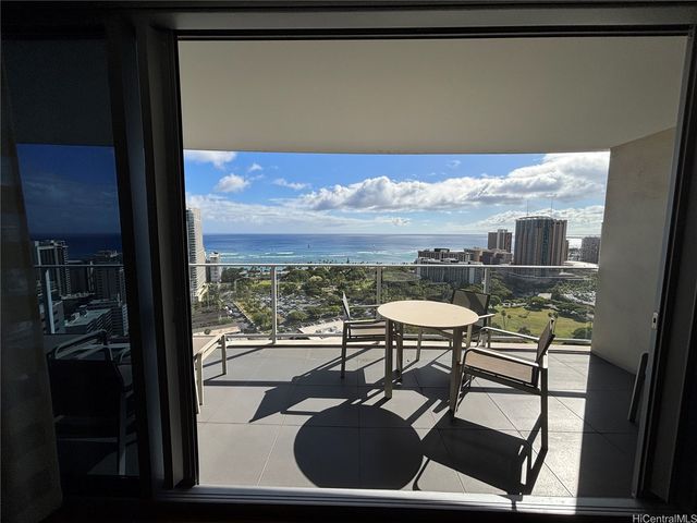 383 Kalaimoku Street 3107, Honolulu, HI 96815