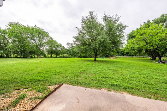 515 S Pearl Street, Kemp, TX 75143