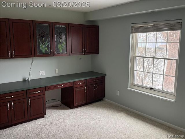 3553 Port Cove Drive 34, Waterford, MI 48328