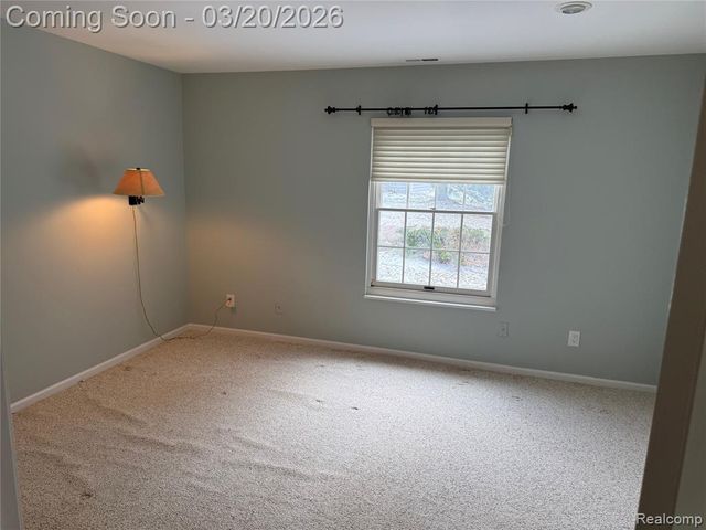 3553 Port Cove Drive 34, Waterford, MI 48328