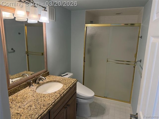 3553 Port Cove Drive 34, Waterford, MI 48328