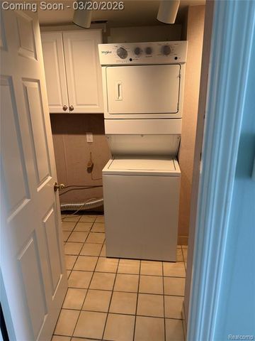 3553 Port Cove Drive 34, Waterford, MI 48328