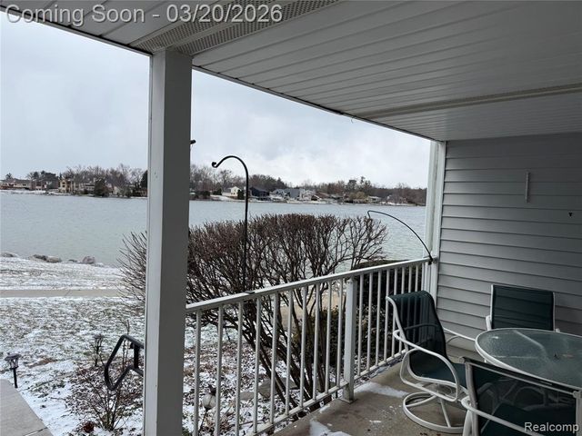 3553 Port Cove Drive 34, Waterford, MI 48328