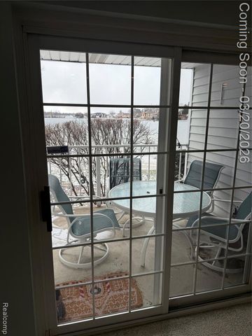 3553 Port Cove Drive 34, Waterford, MI 48328