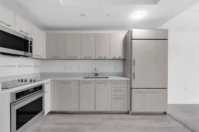 45 SW 9th St 2204, Miami, FL 33130