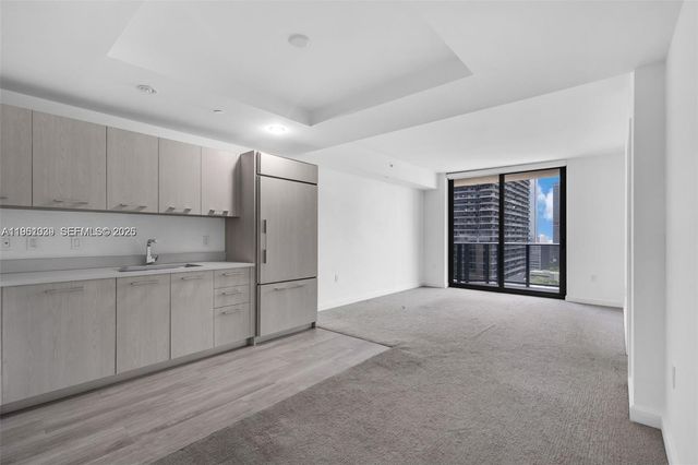 45 SW 9th St 2204, Miami, FL 33130