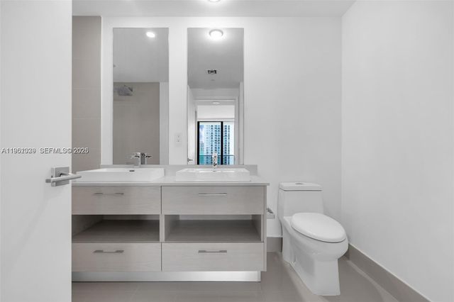 45 SW 9th St 2204, Miami, FL 33130