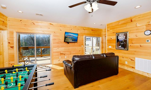 408 Potters Ridge Road, Gatlinburg, TN 37738