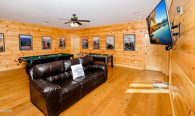 408 Potters Ridge Road, Gatlinburg, TN 37738