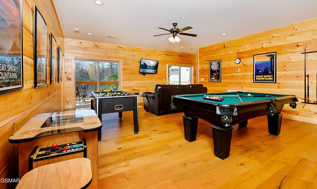 408 Potters Ridge Road, Gatlinburg, TN 37738