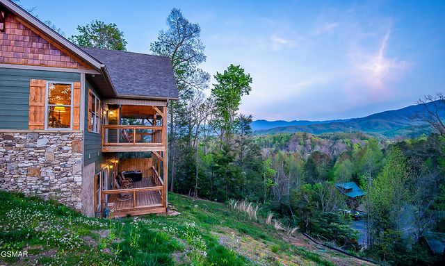 408 Potters Ridge Road, Gatlinburg, TN 37738