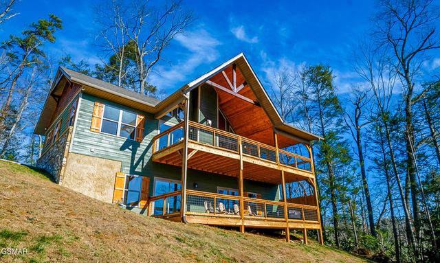 408 Potters Ridge Road, Gatlinburg, TN 37738