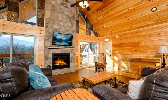 408 Potters Ridge Road, Gatlinburg, TN 37738