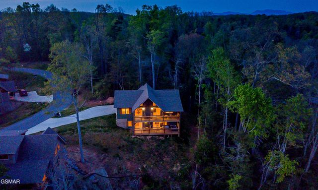 408 Potters Ridge Road, Gatlinburg, TN 37738