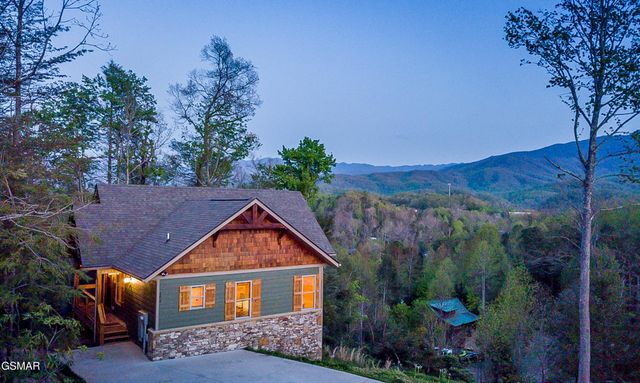 408 Potters Ridge Road, Gatlinburg, TN 37738