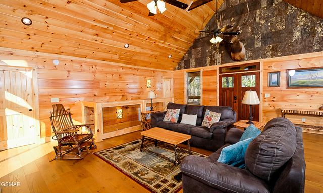 408 Potters Ridge Road, Gatlinburg, TN 37738