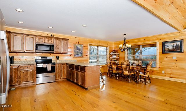 408 Potters Ridge Road, Gatlinburg, TN 37738