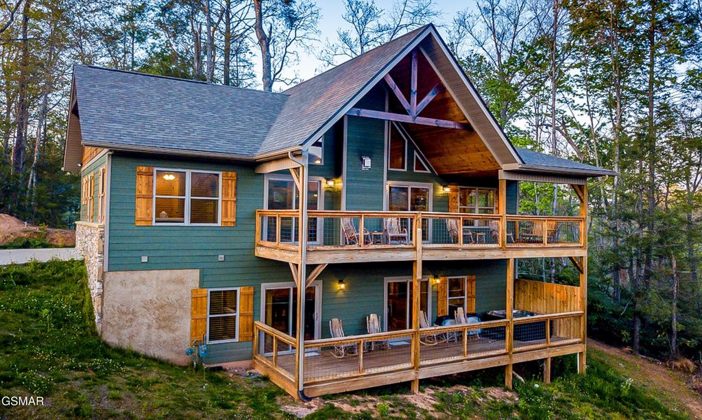 408 Potters Ridge Road, Gatlinburg, TN 37738