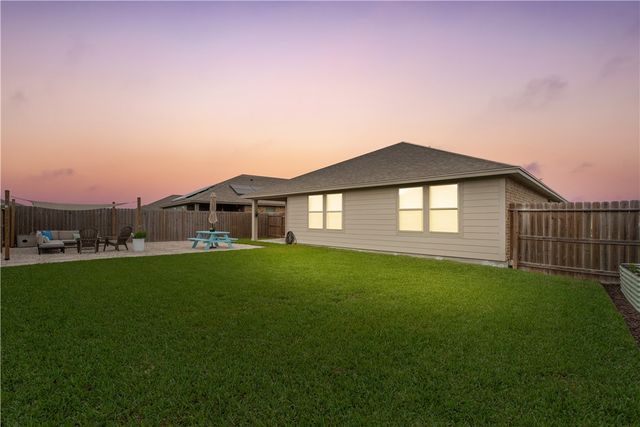7409 Star Gazer Dr, Corpus Christi, TX 78414