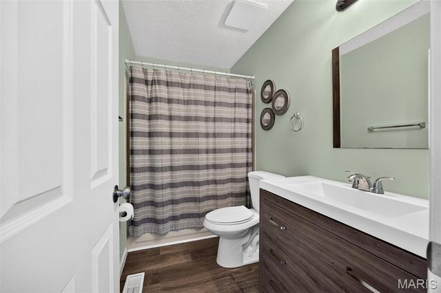 1018 Harvest Home Circle, St Charles, MO 63304