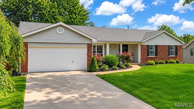 1018 Harvest Home Circle, St Charles, MO 63304
