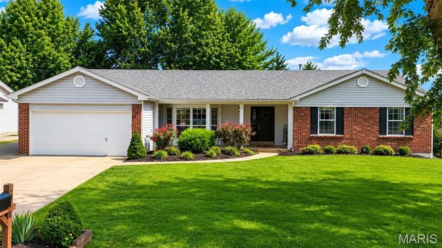 1018 Harvest Home Circle, St Charles, MO 63304