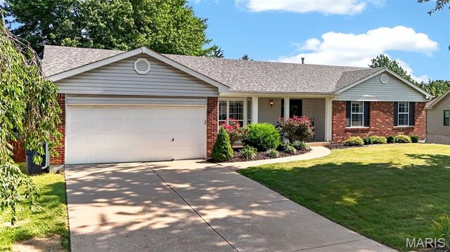 1018 Harvest Home Circle, St Charles, MO 63304