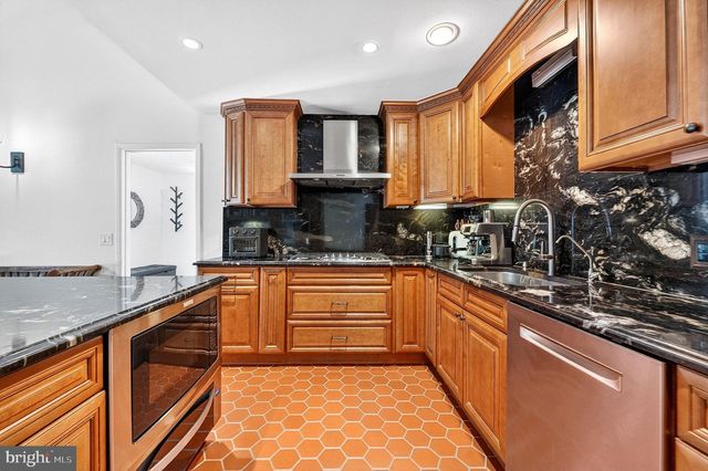 24 BALSAM CT, Lawrenceville, NJ 08648
