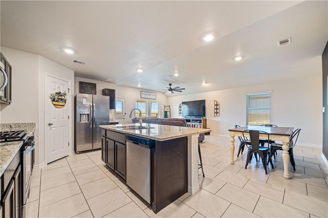 9621 English Oak Dr, Corpus Christi, TX 78410