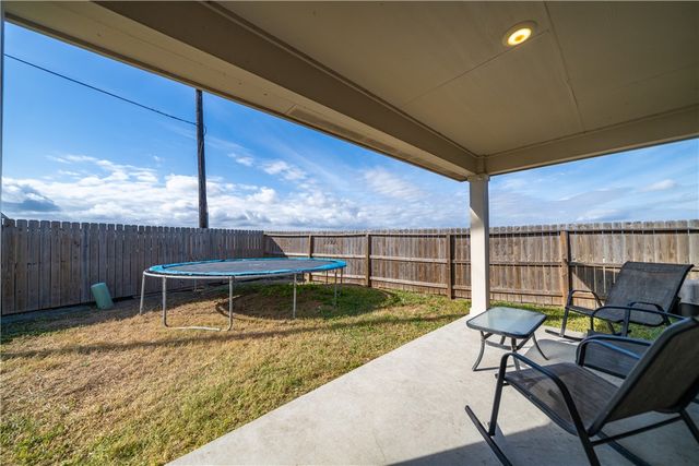 9621 English Oak Dr, Corpus Christi, TX 78410