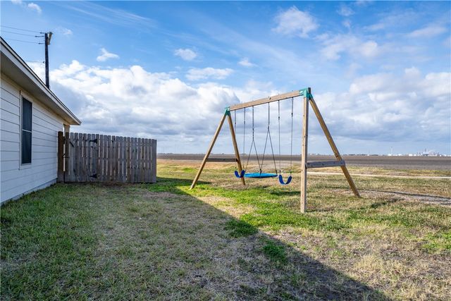 9621 English Oak Dr, Corpus Christi, TX 78410