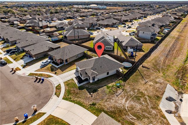 9621 English Oak Dr, Corpus Christi, TX 78410