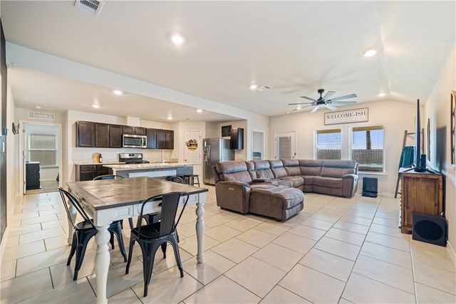 9621 English Oak Dr, Corpus Christi, TX 78410