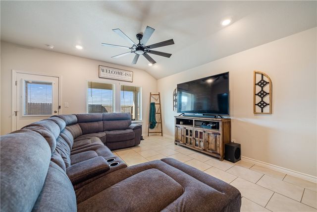 9621 English Oak Dr, Corpus Christi, TX 78410