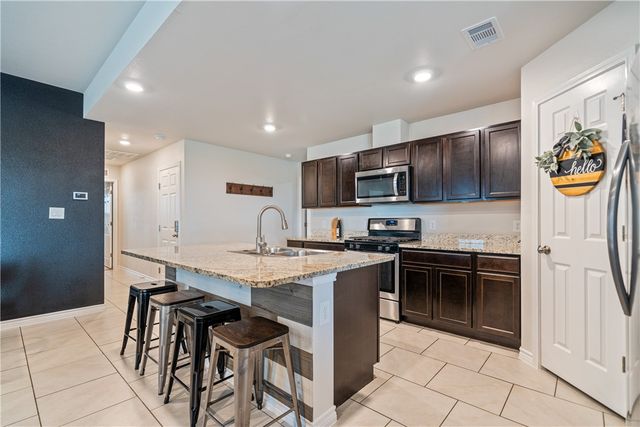 9621 English Oak Dr, Corpus Christi, TX 78410