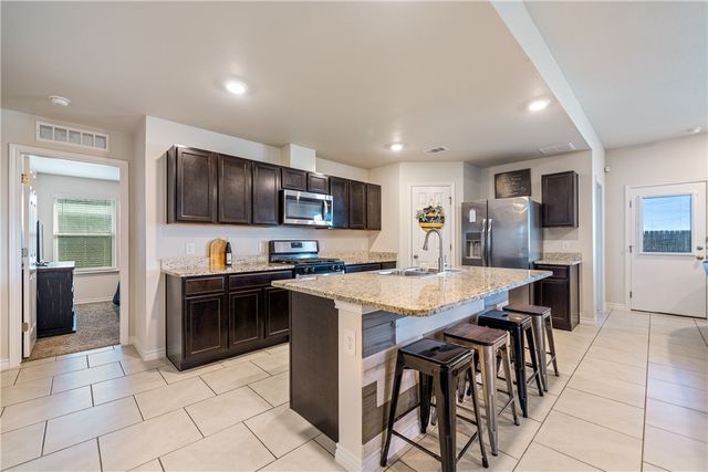 9621 English Oak Dr, Corpus Christi, TX 78410