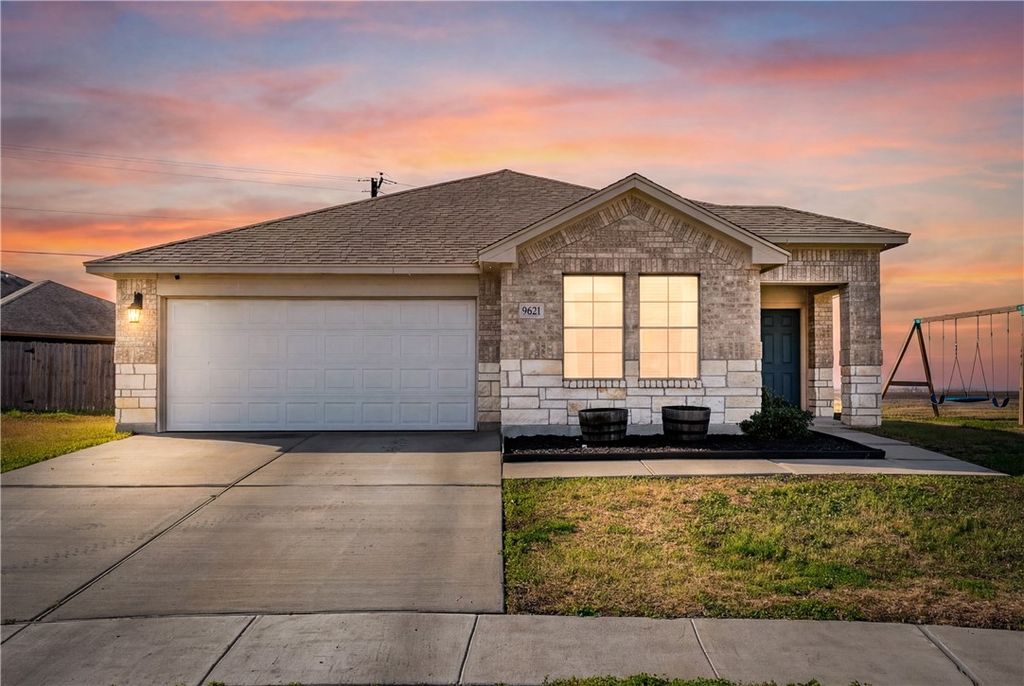 9621 English Oak Dr, Corpus Christi, TX 78410