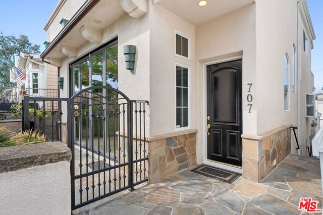 707 Jasmine Avenue, Corona Del Mar, CA 92625