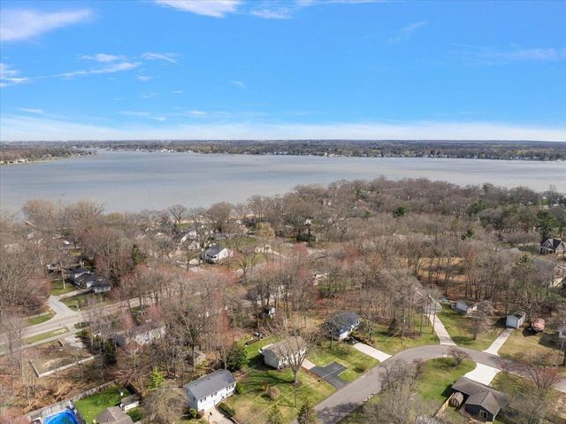 275 Bay Haven Avenue, Holland, MI 49424